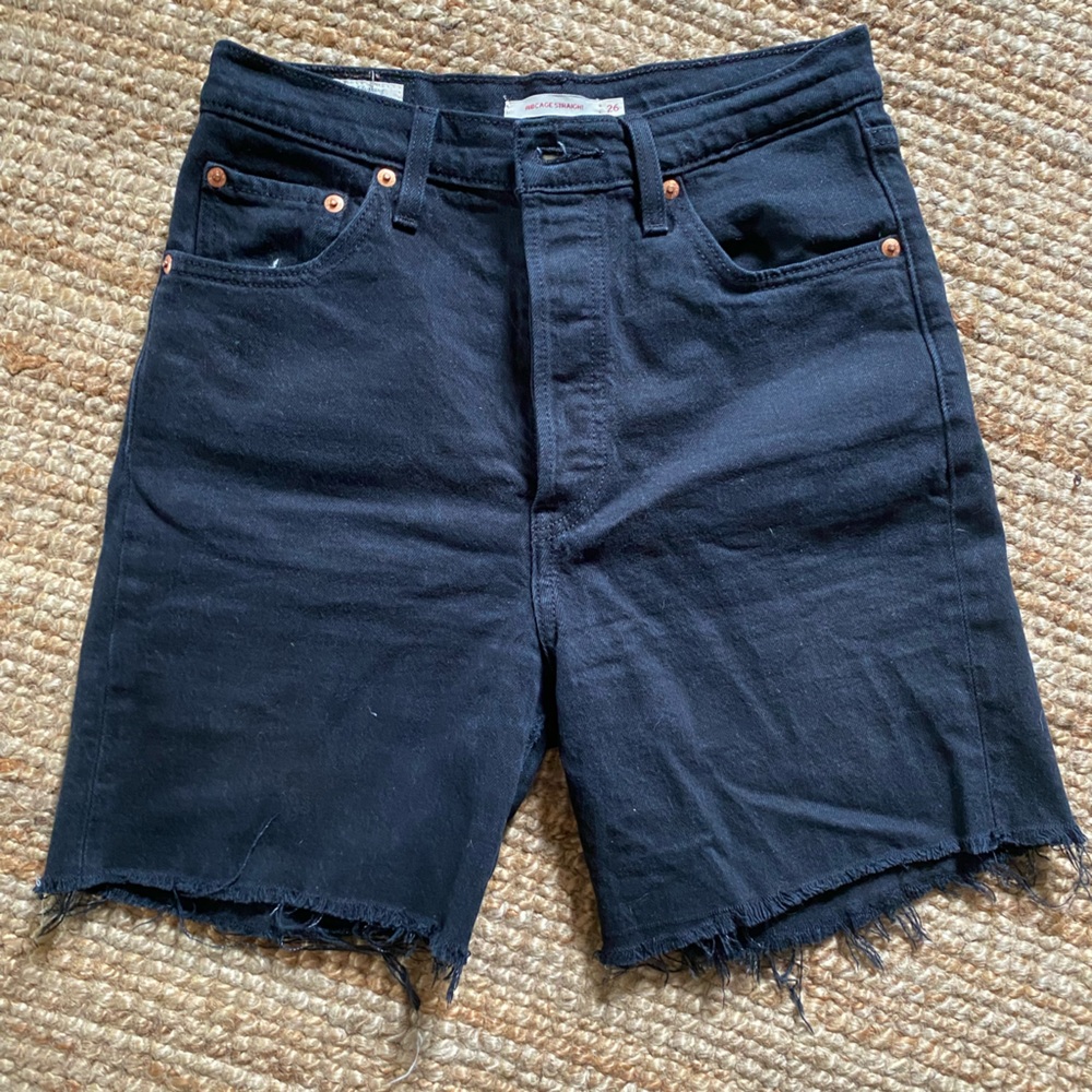 LEVI’S CUTOFF BLACK SHORTS SZ 26